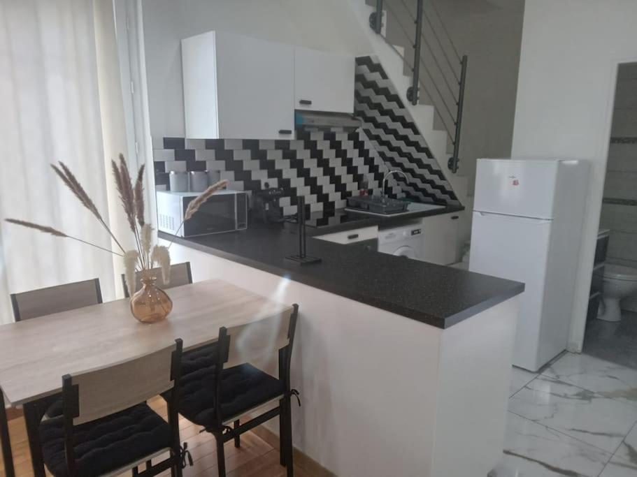 Joli Appartement De Vacances Écouen Exteriör bild
