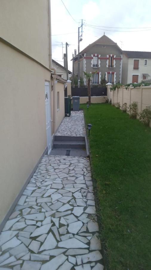 Joli Appartement De Vacances Écouen Exteriör bild